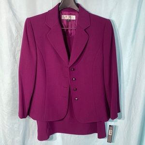 NWT 2 piece Tahari suit jacket and skirt size 8